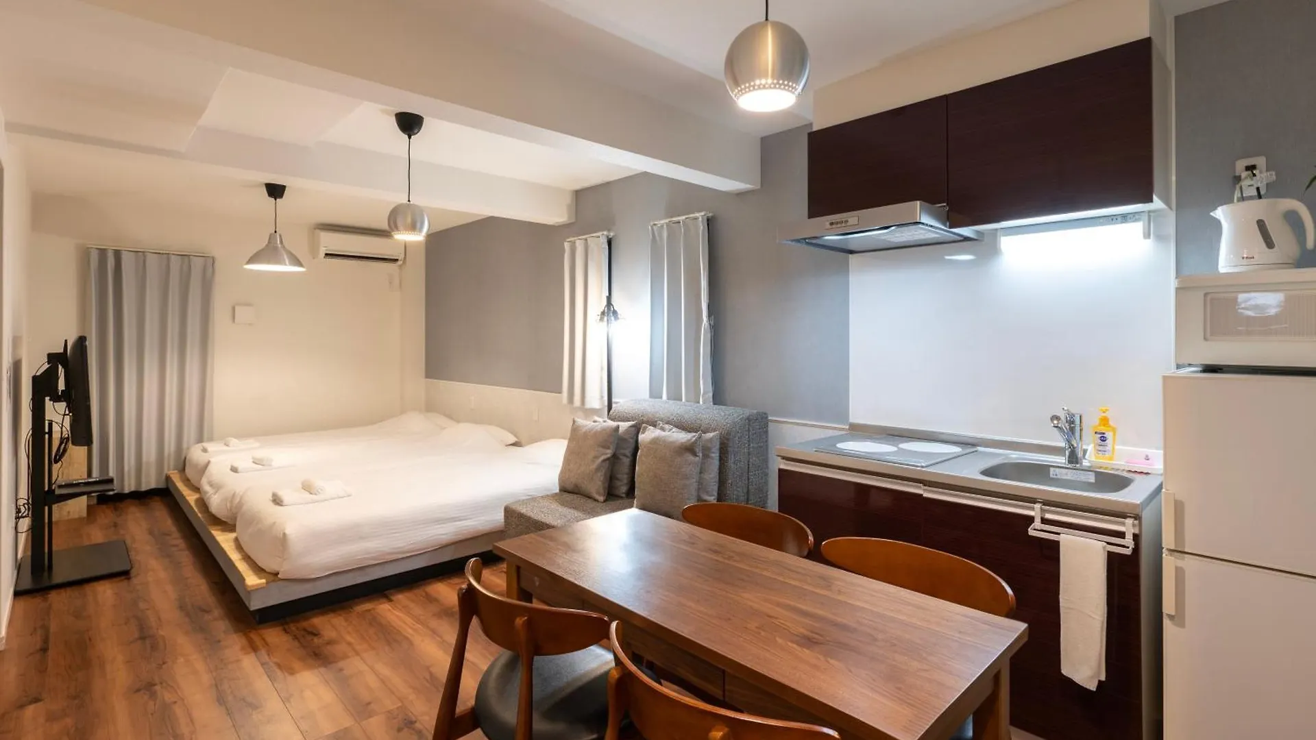 E-Stay Namba Osaka 2*,